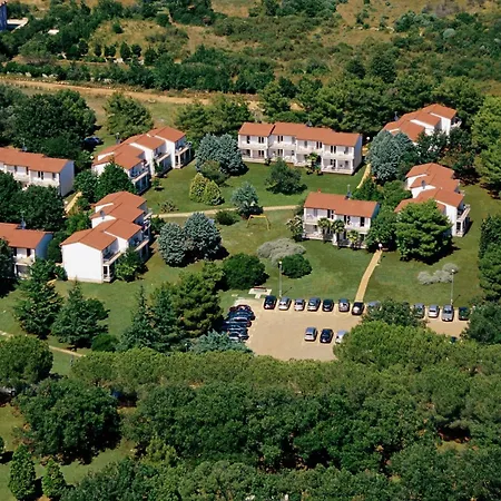 Village de vacances Ai Pini 3*